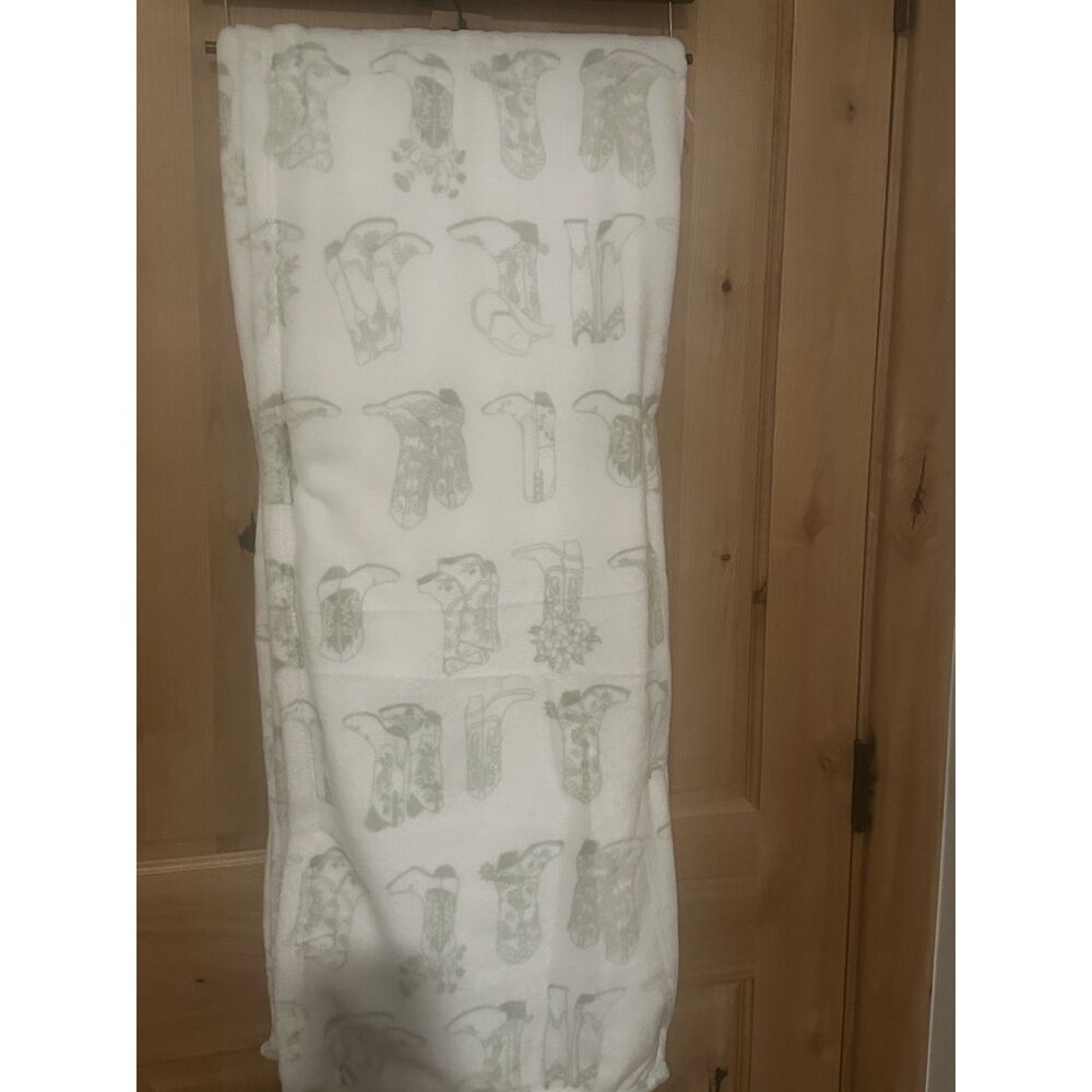Wrangler Western Cowboy Boot Print Plush Throw Blanket Green & White NWT - Picture 2 of 4